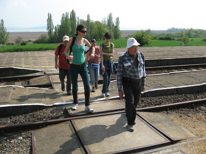 065